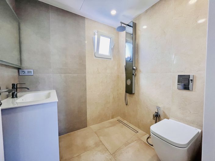 Image No.16-6 Bed Villa for sale