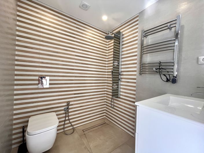 Image No.19-6 Bed Villa for sale