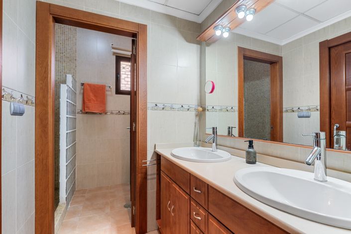 Image No.21-3 Bed Villa for sale