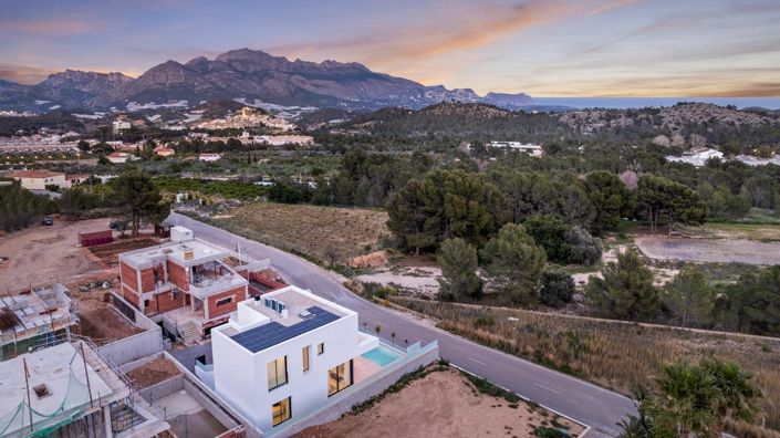 Image No.30-4 Bed Villa for sale