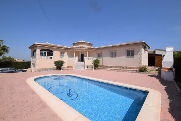 Image No.1-4 Bed Villa for sale