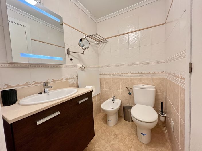 Image No.15-2 Bed Townhouse for sale