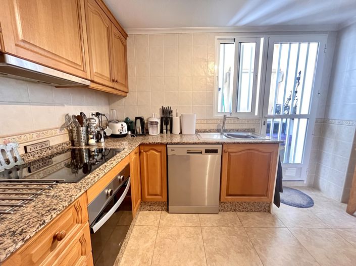 Image No.9-2 Bed Townhouse for sale