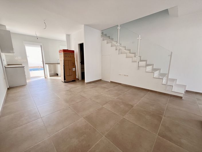 Image No.19-3 Bed Townhouse for sale