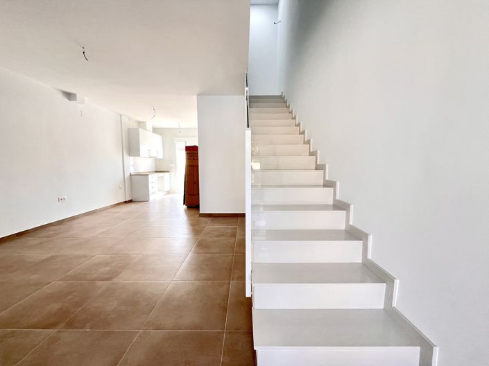 Image No.20-3 Bed Townhouse for sale