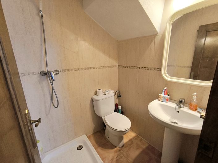 Image No.15-3 Bed Property for sale