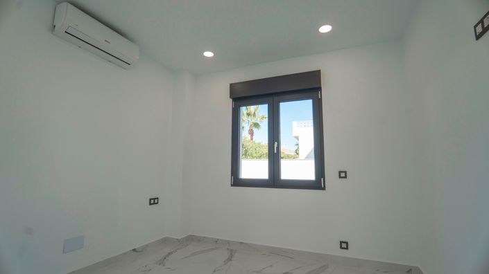 Image No.18-4 Bed Villa for sale