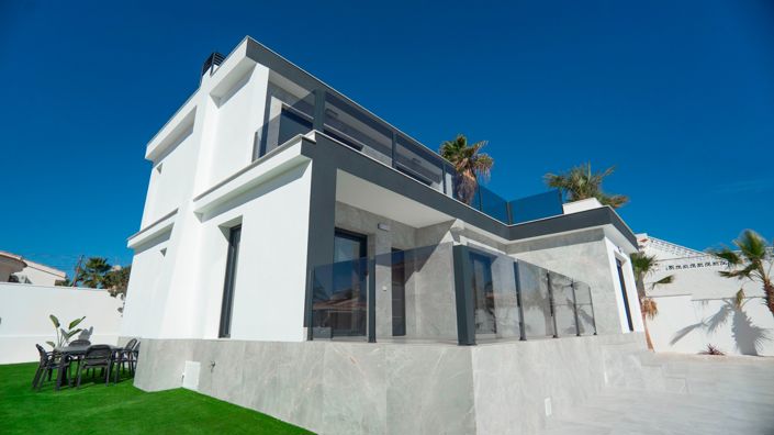 Image No.3-4 Bed Villa for sale