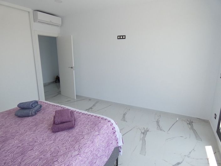 Image No.42-4 Bed Villa for sale