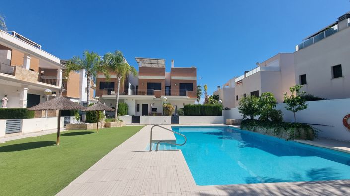 Image No.1-3 Bed Townhouse for sale
