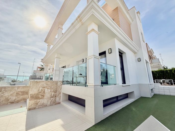 Image No.1-3 Bed Townhouse for sale