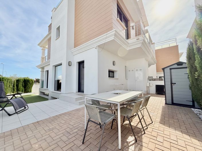 Image No.10-3 Bed Townhouse for sale