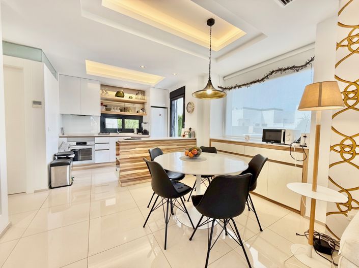 Image No.4-3 Bed Townhouse for sale