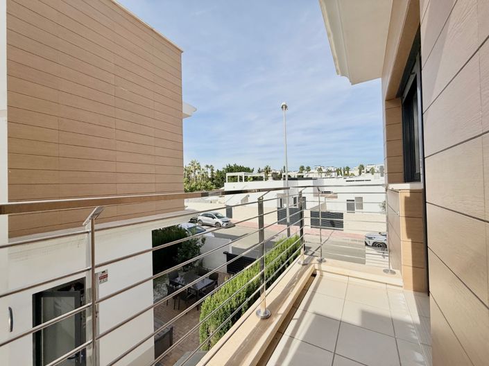 Image No.44-3 Bed Townhouse for sale