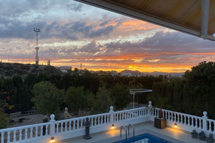 Image No.50-5 Bed Villa for sale