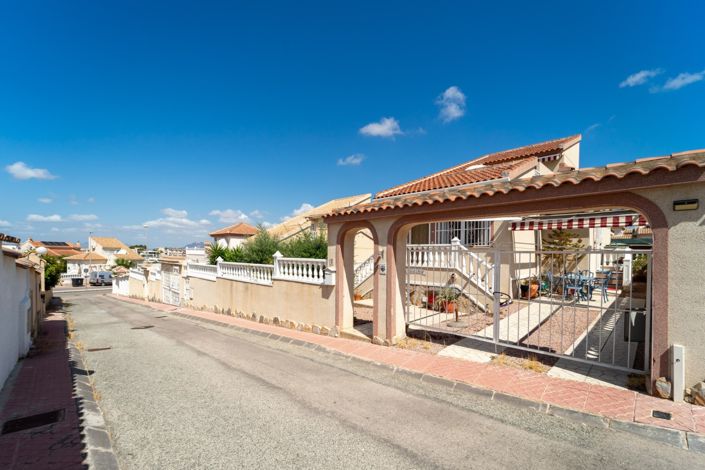 Image No.1-3 Bed Villa for sale
