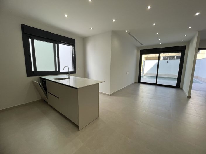 Image No.10-3 Bed Villa for sale