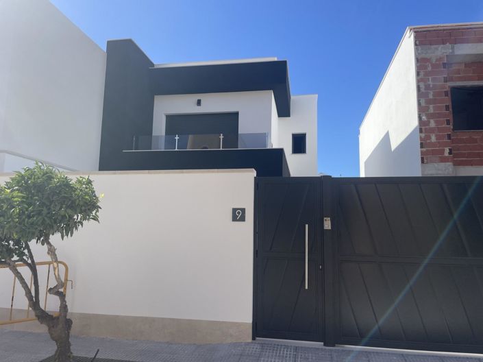 Image No.2-3 Bed Villa for sale