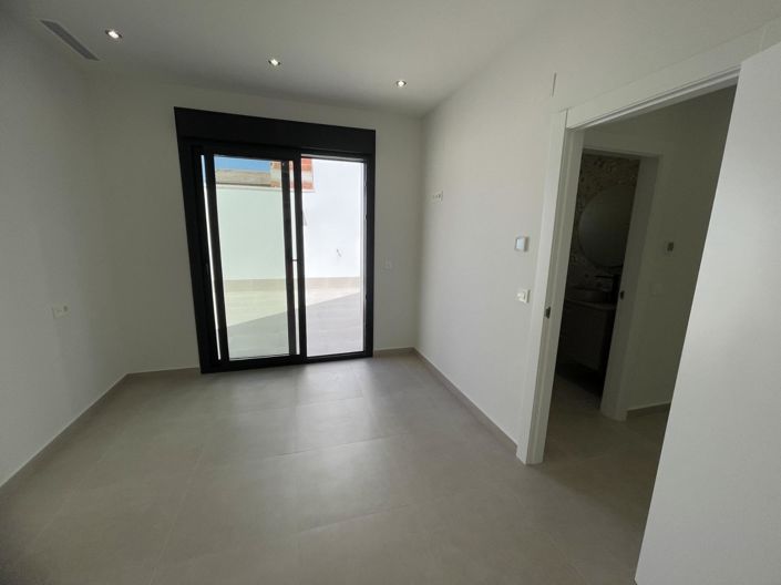 Image No.20-3 Bed Villa for sale