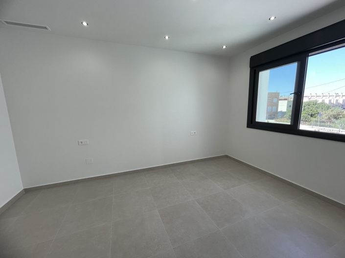 Image No.26-3 Bed Villa for sale