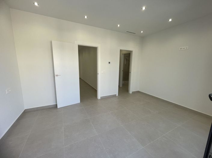 Image No.37-3 Bed Villa for sale