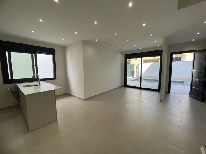 Image No.4-3 Bed Villa for sale
