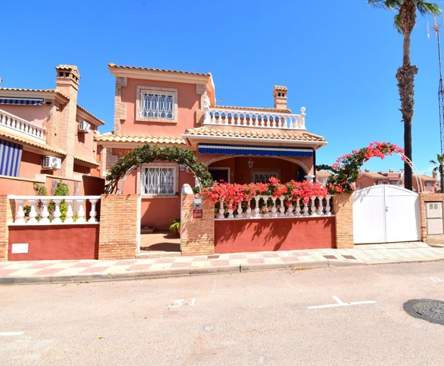 Image No.1-3 Bed Villa for sale