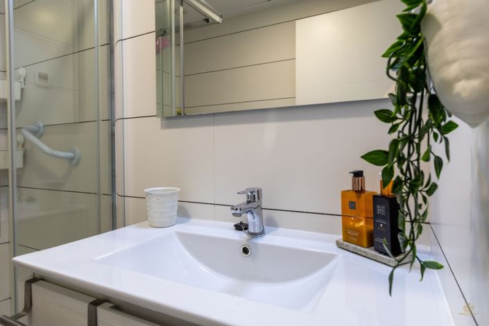 Image No.13-2 Bed Property for sale