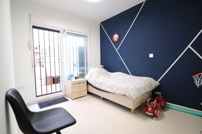 Image No.11-3 Bed Townhouse for sale