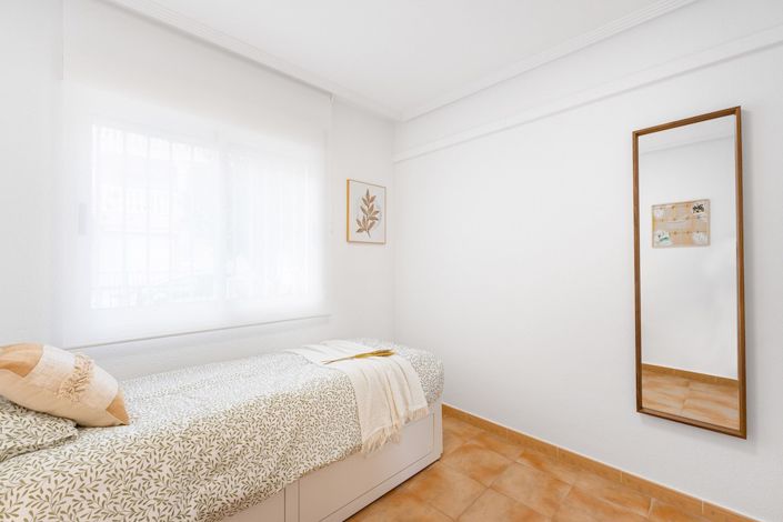 Image No.25-2 Bed Townhouse for sale