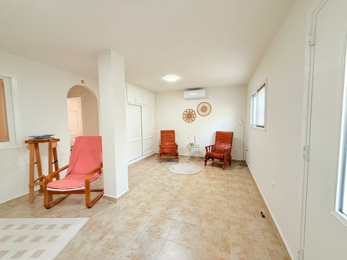 Image No.17-4 Bed Property for sale