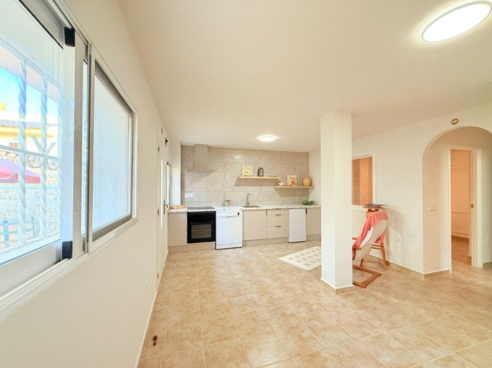 Image No.18-4 Bed Property for sale