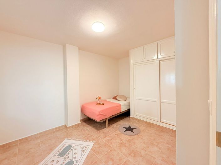 Image No.20-4 Bed Property for sale