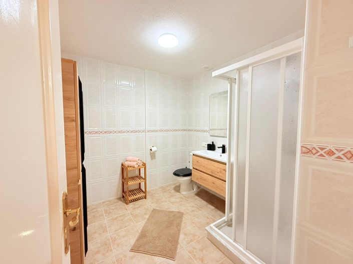 Image No.24-4 Bed Property for sale