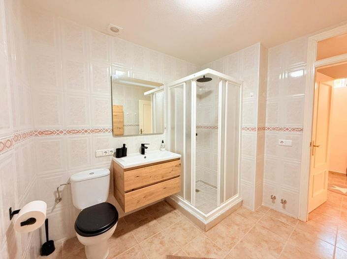 Image No.25-4 Bed Property for sale