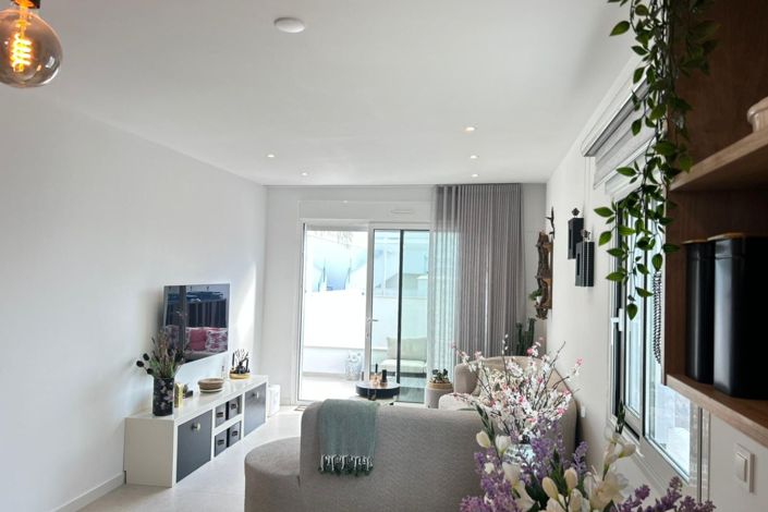 Image No.11-2 Bed Property for sale