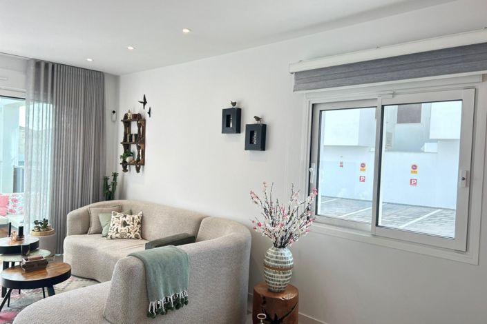 Image No.12-2 Bed Property for sale