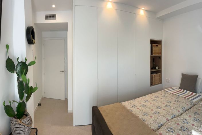 Image No.17-2 Bed Property for sale