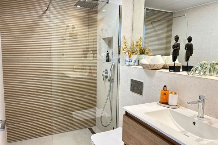 Image No.19-2 Bed Property for sale