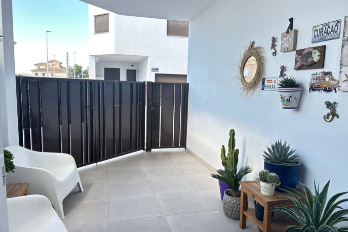 Image No.2-2 Bed Property for sale