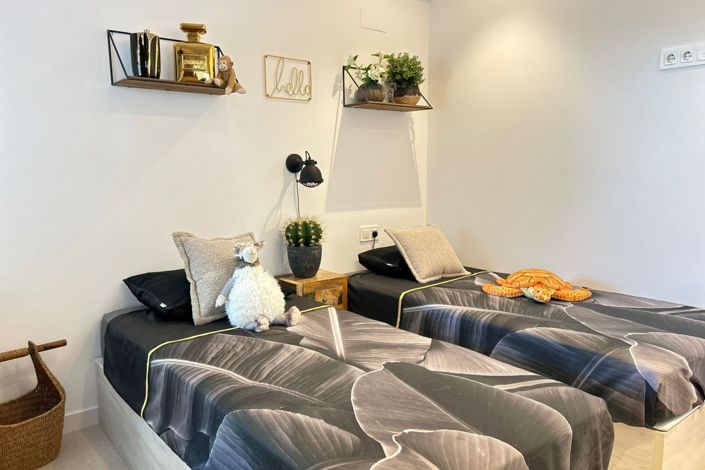 Image No.20-2 Bed Property for sale