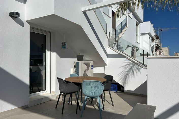 Image No.28-2 Bed Property for sale