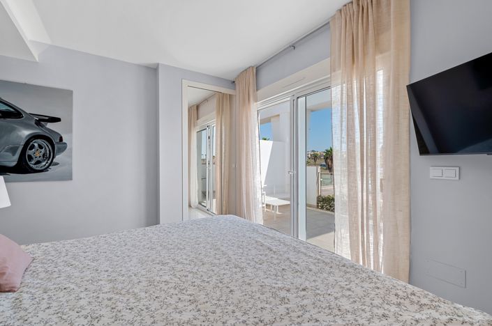 Image No.18-3 Bed Property for sale