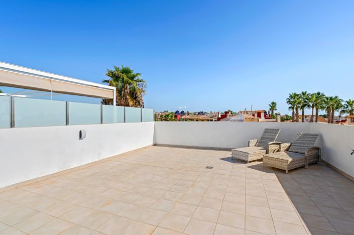 Image No.29-3 Bed Property for sale