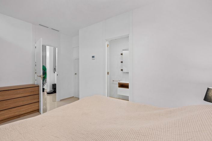 Image No.25-3 Bed Apartment for sale