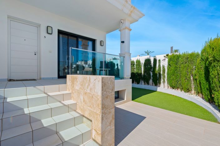 Image No.8-3 Bed Apartment for sale