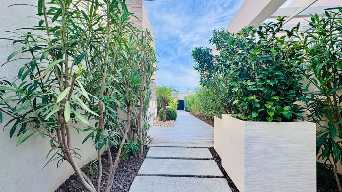 Image No.35-2 Bed Villa for sale