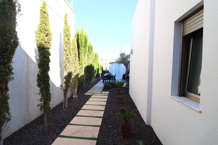 Image No.27-3 Bed Villa for sale