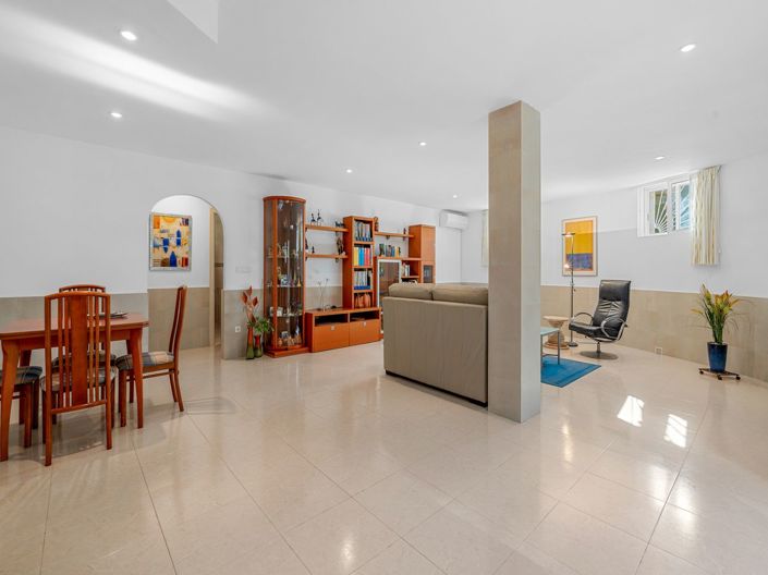 Image No.42-4 Bed Villa for sale