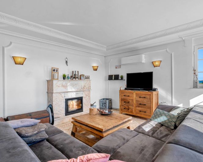 Image No.8-10 Bed Country Property for sale